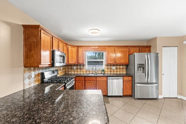 5734 Lincoln Circle E, Lake Worth, FL 33463