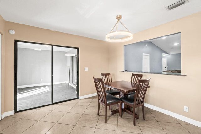 5734 Lincoln Circle E, Lake Worth, FL 33463