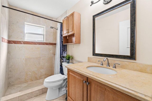 5734 Lincoln Circle E, Lake Worth, FL 33463