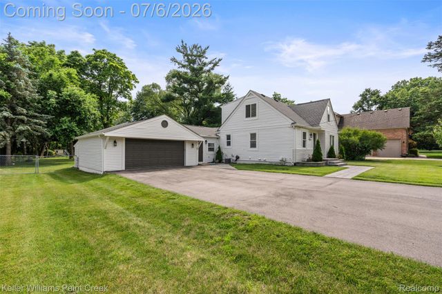 8316 Speedway Drive, Shelby Charter Township, MI 48317