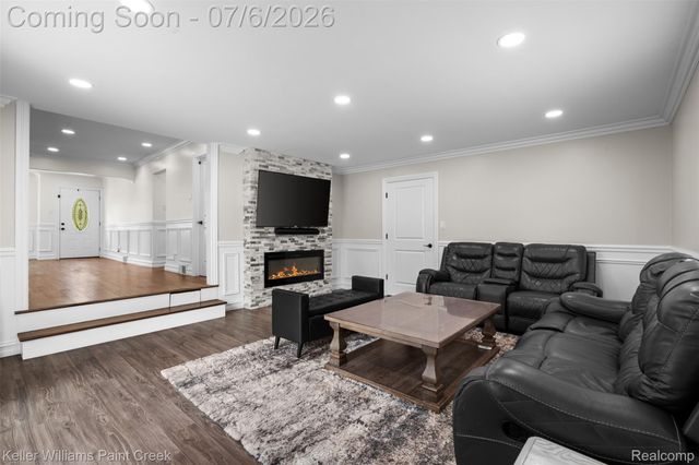 8316 Speedway Drive, Shelby Charter Township, MI 48317