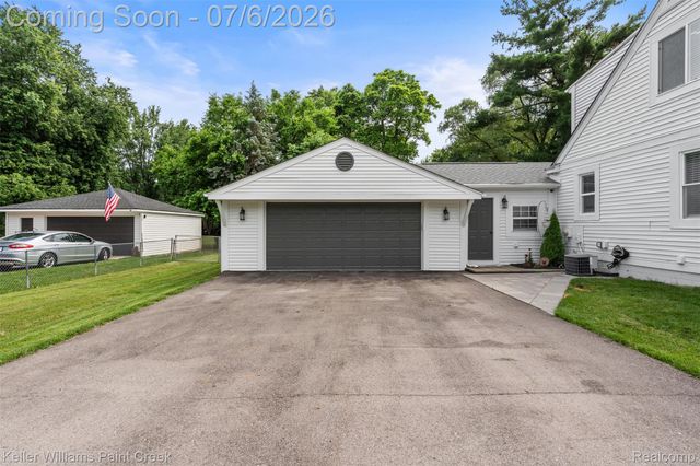 8316 Speedway Drive, Shelby Charter Township, MI 48317
