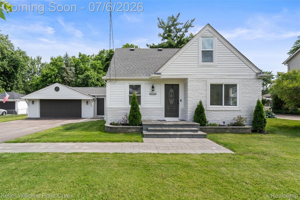 8316 Speedway Drive, Shelby Charter Township, MI 48317