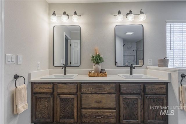 920 N Ashford, Nampa, ID 83687