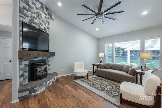 920 N Ashford, Nampa, ID 83687