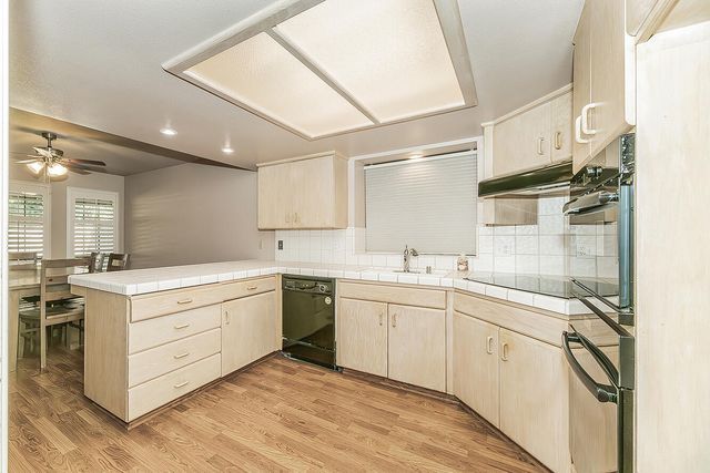 1282 W Flora Avenue, Reedley, CA 93654