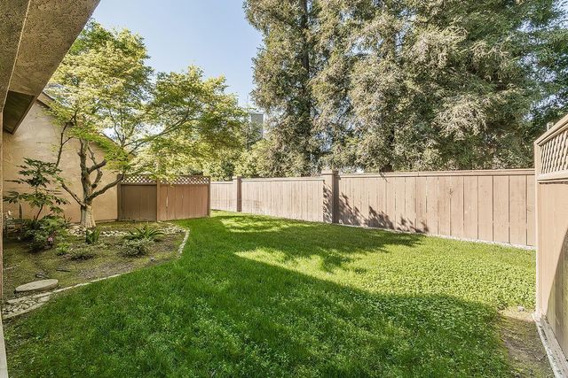 1282 W Flora Avenue, Reedley, CA 93654