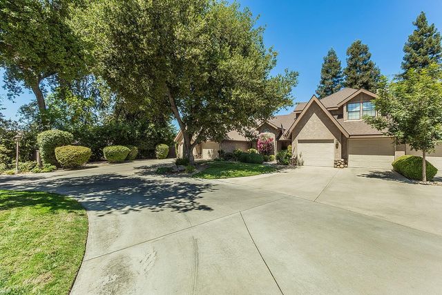 1282 W Flora Avenue, Reedley, CA 93654