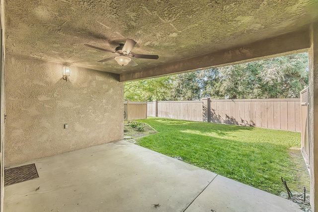 1282 W Flora Avenue, Reedley, CA 93654