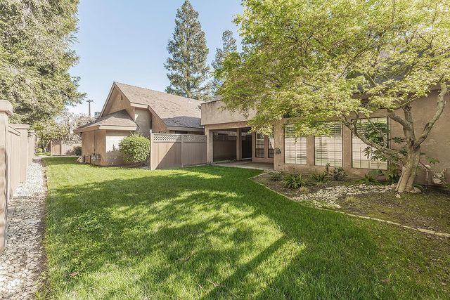 1282 W Flora Avenue, Reedley, CA 93654