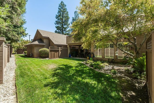 1282 W Flora Avenue, Reedley, CA 93654