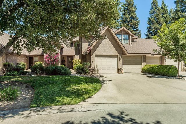 1282 W Flora Avenue, Reedley, CA 93654