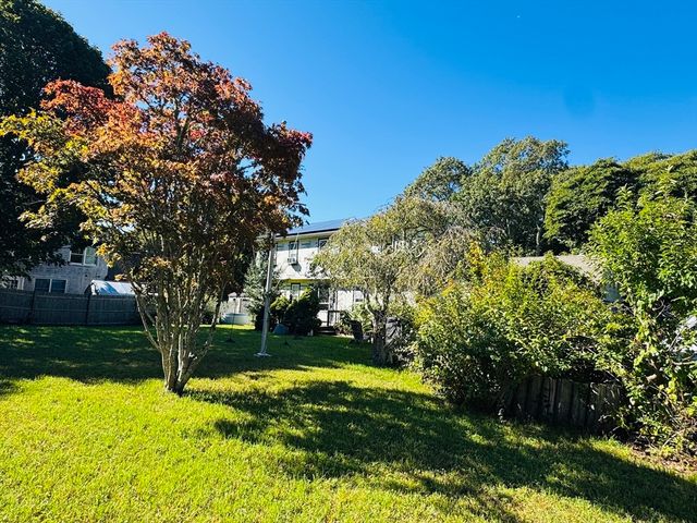 140 Midland Ave, Tisbury, MA 02568