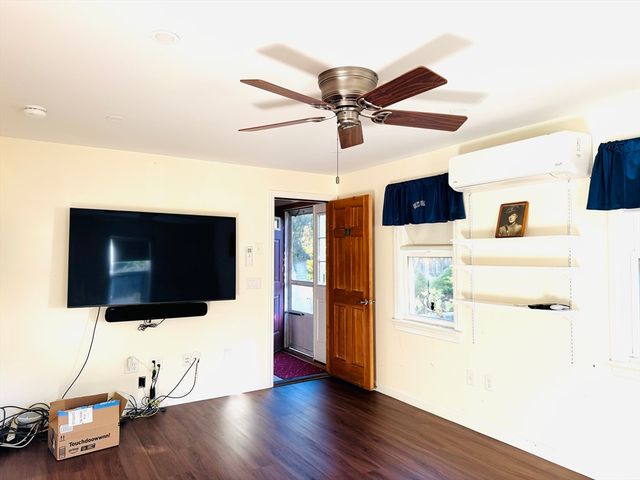 140 Midland Ave, Tisbury, MA 02568