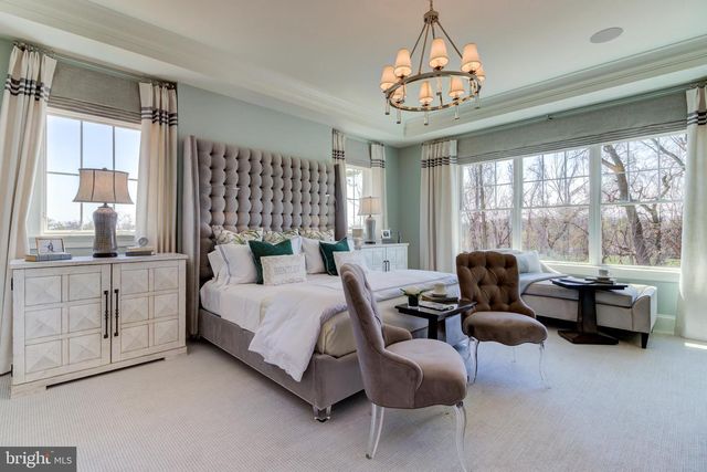 39 OLD COVERED BRIDGE RD, Newtown Square, PA 19073