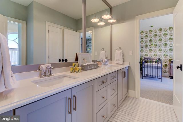 39 OLD COVERED BRIDGE RD, Newtown Square, PA 19073