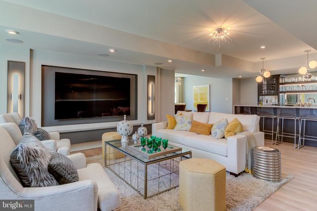 39 OLD COVERED BRIDGE RD, Newtown Square, PA 19073