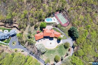 912 Cherokee Lane, Franklin Lakes, NJ 07417
