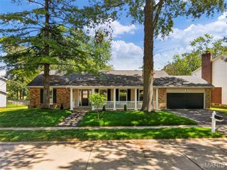 1768 Orchard Hill Drive, Chesterfield, MO 63017