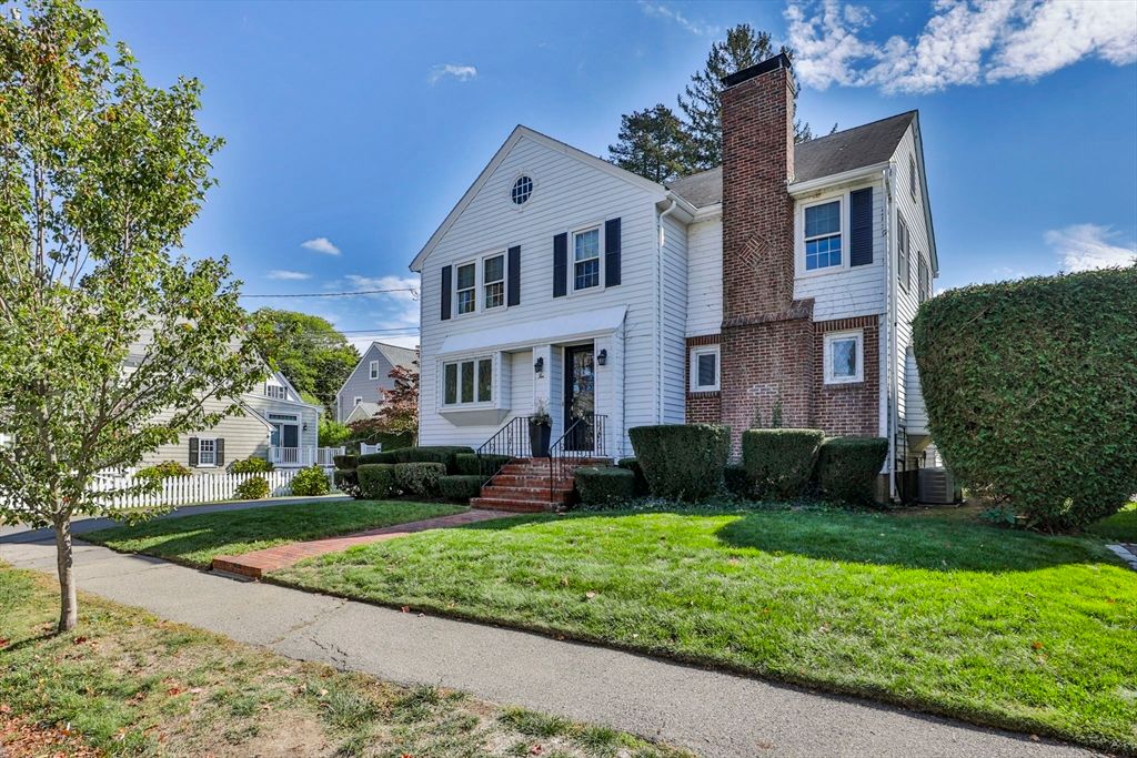 10 Lawndale Rd, Milton, MA 02186