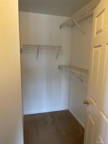 1905 Flagstone Circle, Rochester, MI 48307