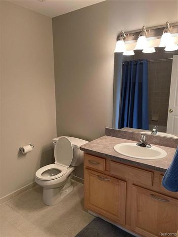 1905 Flagstone Circle, Rochester, MI 48307