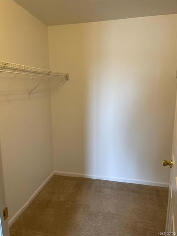 1905 Flagstone Circle, Rochester, MI 48307