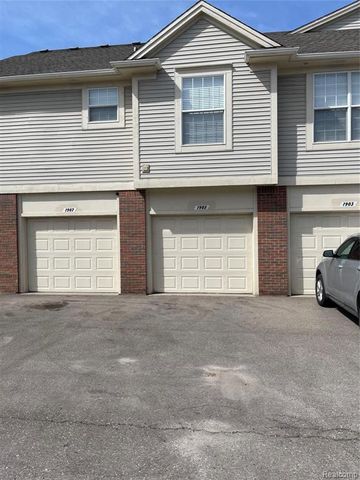 1905 Flagstone Circle, Rochester, MI 48307