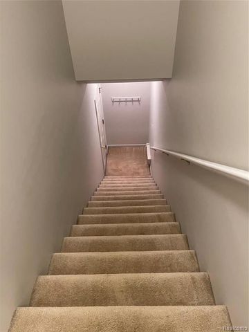 1905 Flagstone Circle, Rochester, MI 48307