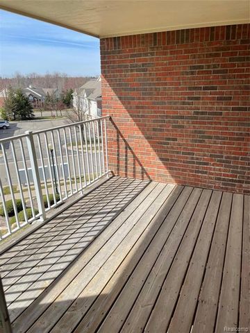 1905 Flagstone Circle, Rochester, MI 48307