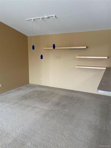 1905 Flagstone Circle, Rochester, MI 48307