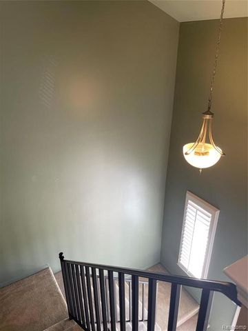 1905 Flagstone Circle, Rochester, MI 48307