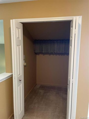 1905 Flagstone Circle, Rochester, MI 48307