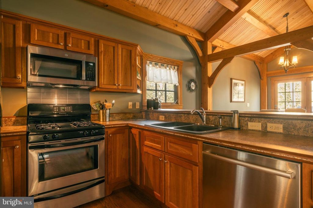 Image 13 of property listing at 247 SLOAN TRACT RD, Oakland, MD 21550