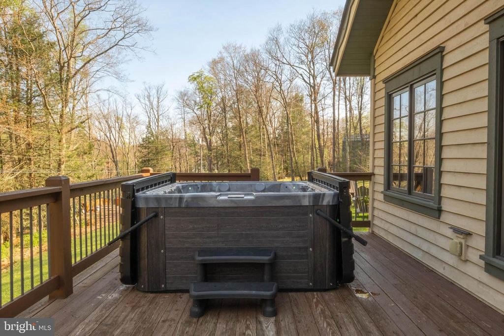 Image 40 of property listing at 247 SLOAN TRACT RD, Oakland, MD 21550