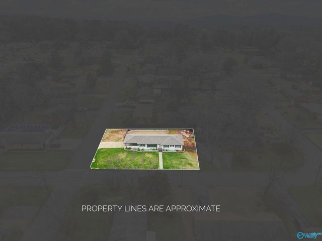 3901 W Crestview Drive, Huntsville, AL 35816