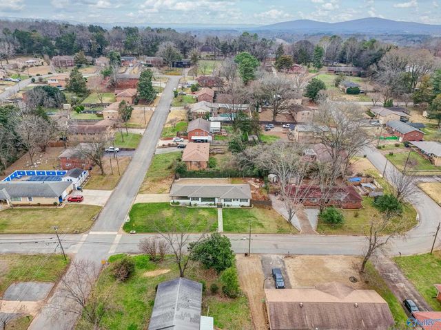 3901 W Crestview Drive, Huntsville, AL 35816