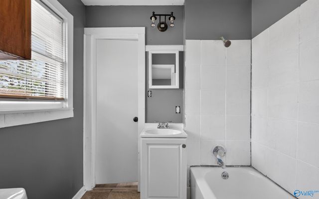 3901 W Crestview Drive, Huntsville, AL 35816