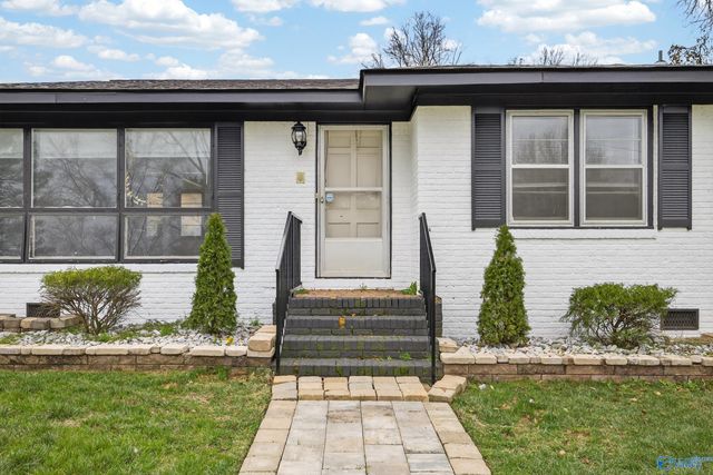 3901 W Crestview Drive, Huntsville, AL 35816