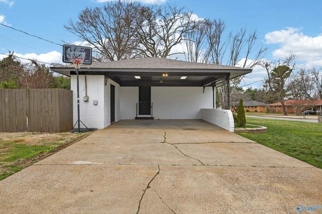 3901 W Crestview Drive, Huntsville, AL 35816