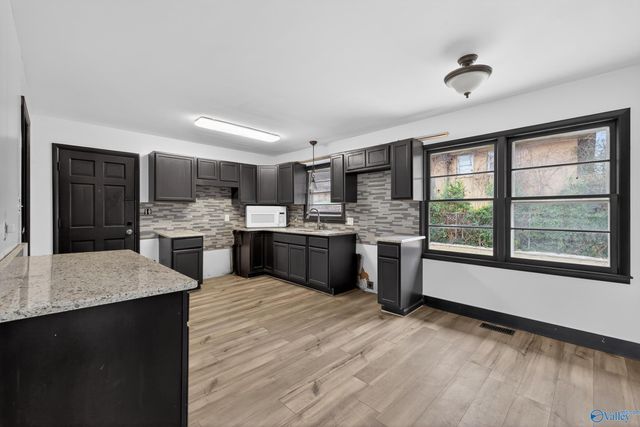 3901 W Crestview Drive, Huntsville, AL 35816