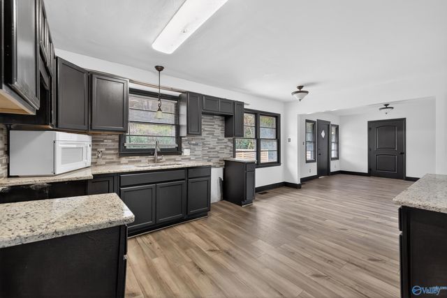 3901 W Crestview Drive, Huntsville, AL 35816