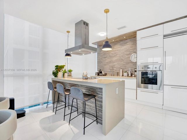 1100 Biscayne Blvd 4001, Miami, FL 33132