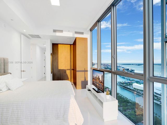 1100 Biscayne Blvd 4001, Miami, FL 33132