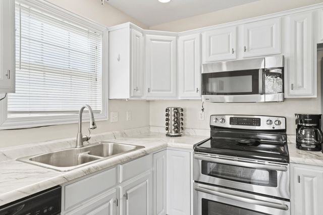 3203 BALLARD MILL DR, Columbia, MO 65203