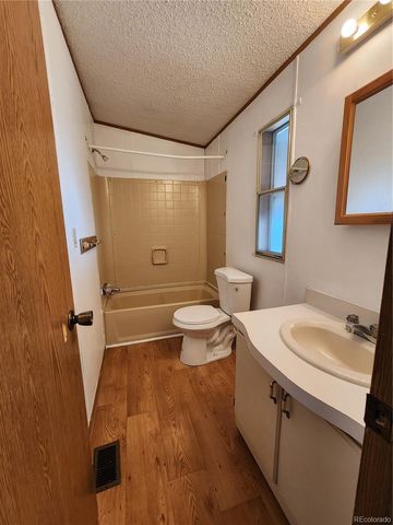 729 17th Avenue, Longmont, CO 80501