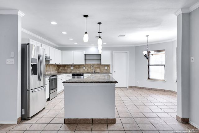 8047 Cantura Mills, Converse, TX 78109