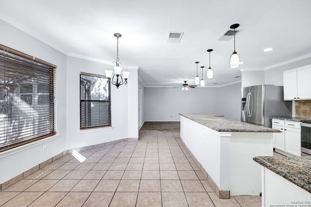 8047 Cantura Mills, Converse, TX 78109