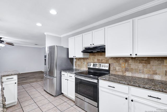 8047 Cantura Mills, Converse, TX 78109