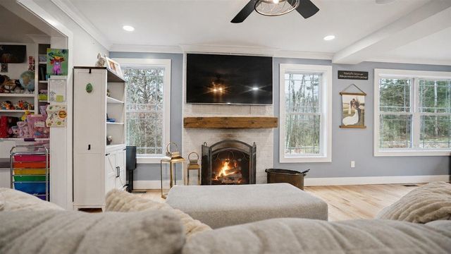 34 Horizon Drive, Goffstown, NH 03045